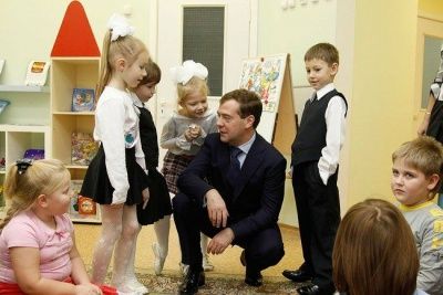 Медведев: дошкольное образование не должно повторять школьное